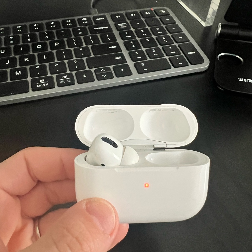 Wireless AirPods Pro 1 with Charging Case - White, LEFT ONLY